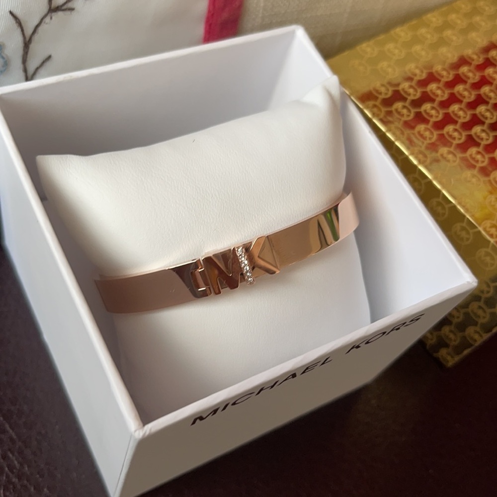 Michael Kors Haute Rose gold Bangle Bracelet NIX - Picture 2 of 5